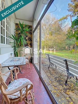 Villa - 216 m² - 9 pièces