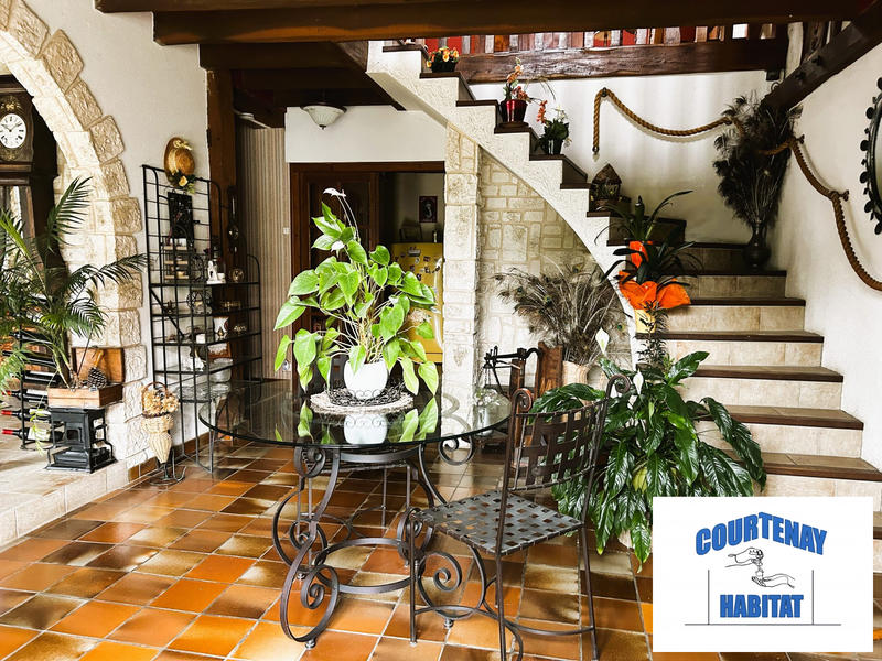 Maison traditionnelle - 280 m² - 7 pièces