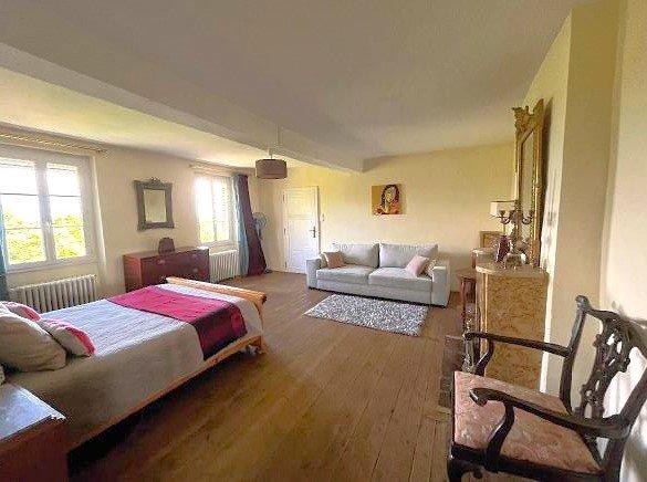 Château - 330 m² - 10 pièces