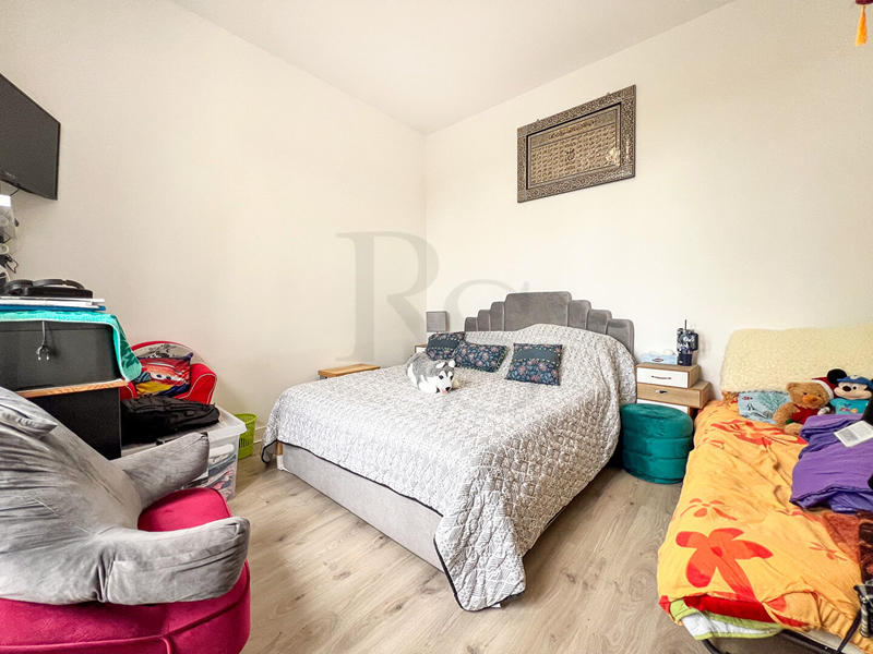 Maison - 215 m² - 8 pièces