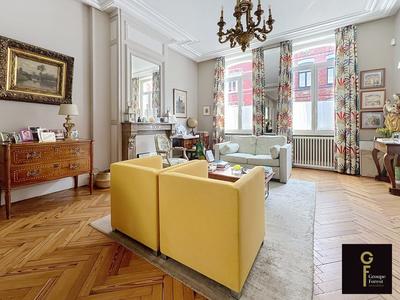 Maison - 255 m² - 9 pièces