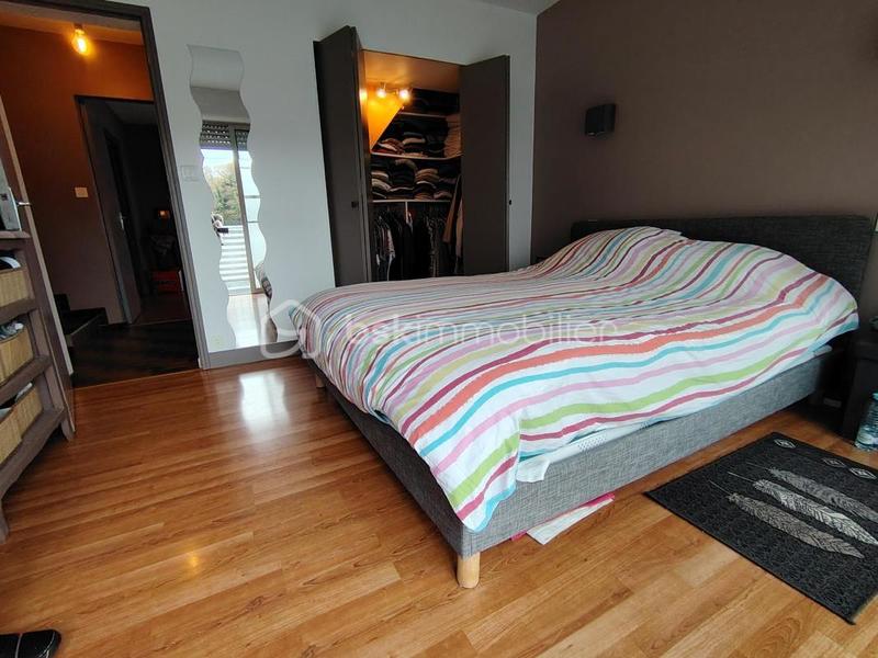 Propriété - 125 m² - 6 pièces