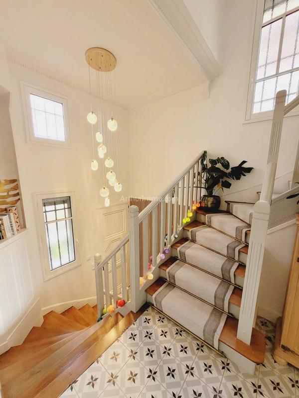 Maison - 155 m² - 9 pièces