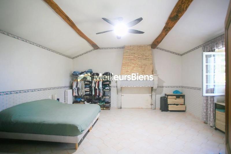 Propriété - 252 m² - 6 pièces