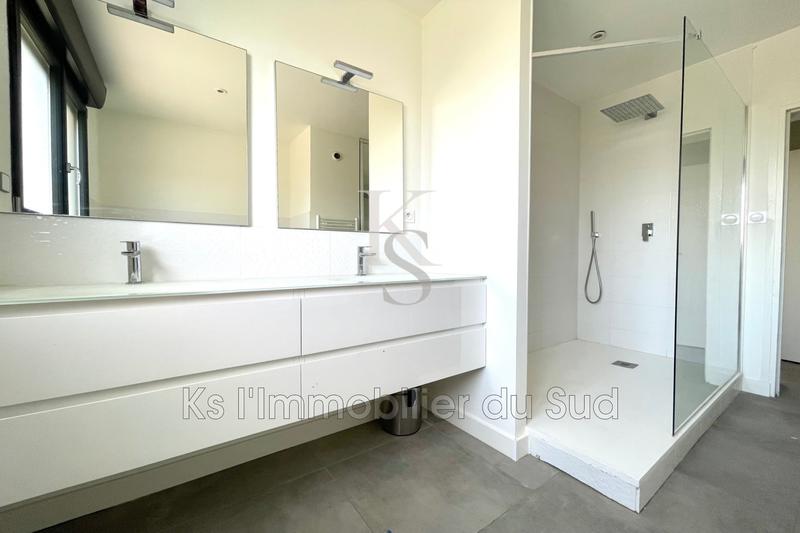 Villa - 297 m² - 9 pièces