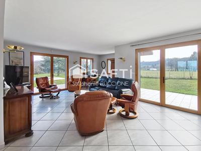 Maison - 212 m² - 5 pièces