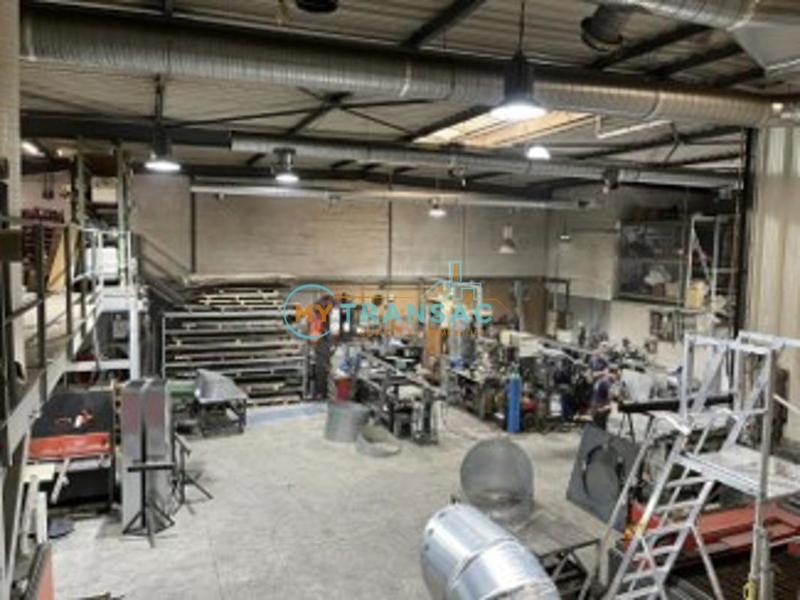 Local d'activité / Entrepôt - 366 m²