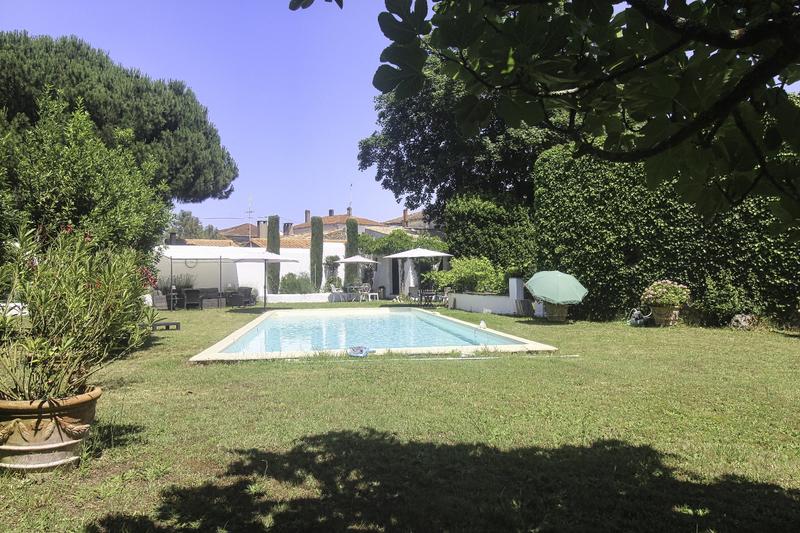 Maison - 204 m² - 6 pièces