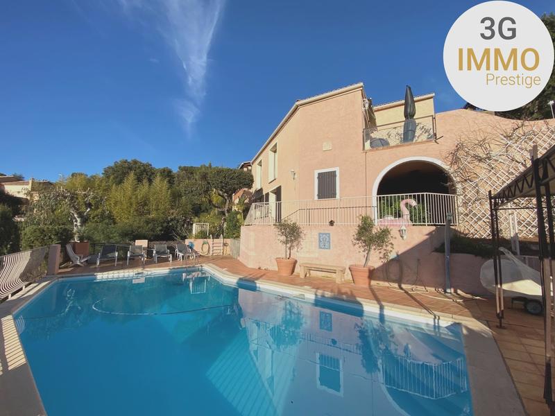 Demeure - 230 m² - 7 pièces