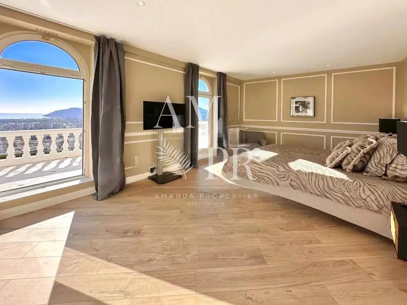 Villa - 319 m² - 5 pièces