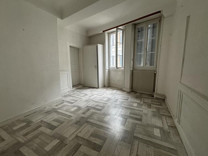 Immeuble - 135 m² - 7 pièces