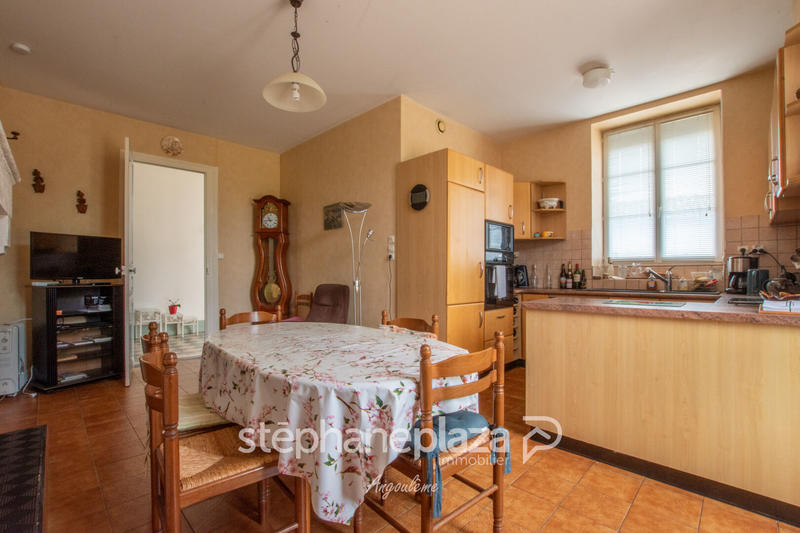 Demeure - 220 m² - 6 pièces