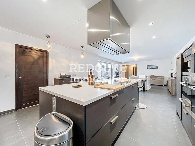 Maison - 236 m² - 8 pièces