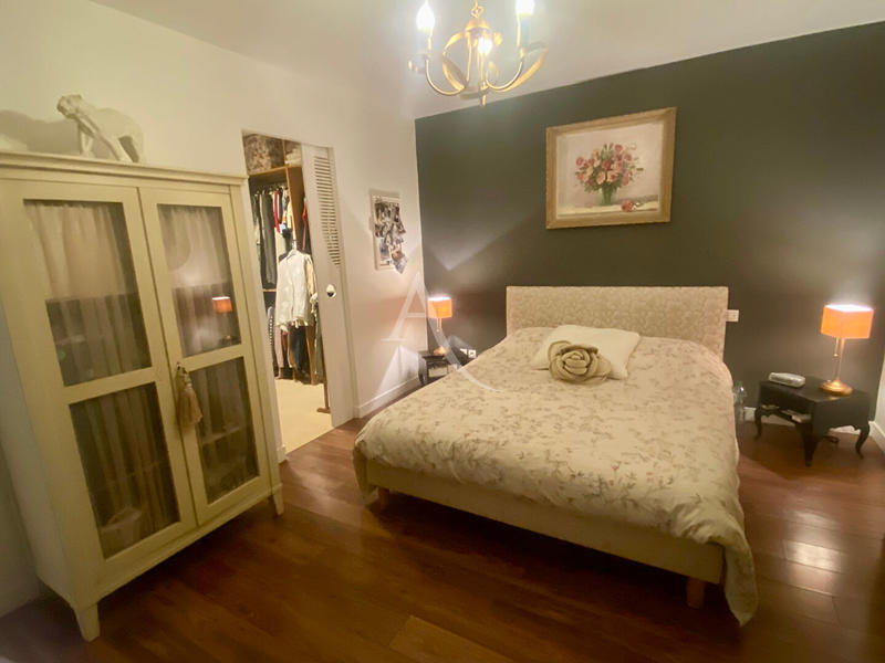 Maison - 250 m² - 7 pièces