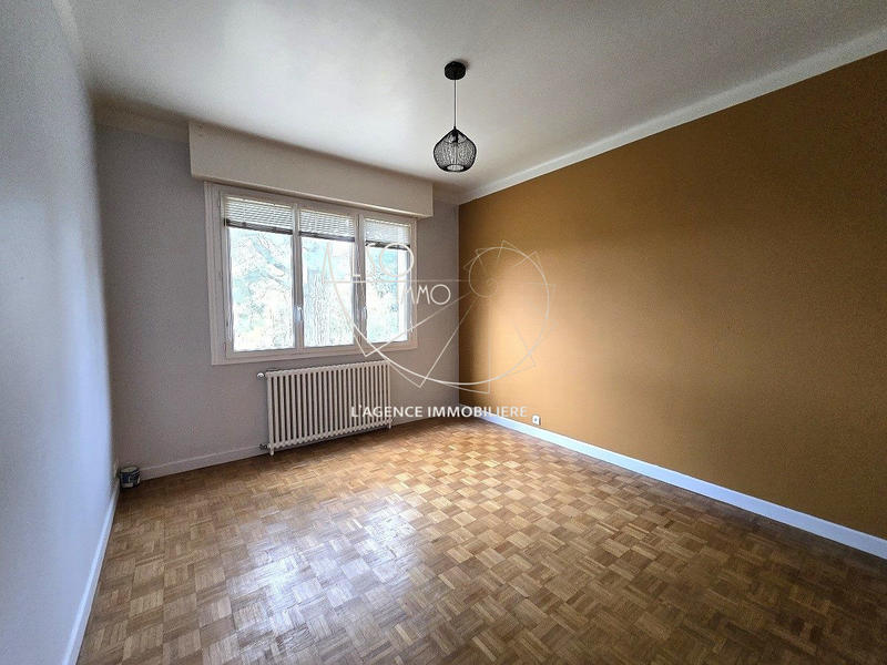 Maison traditionnelle - 185 m² - 6 pièces