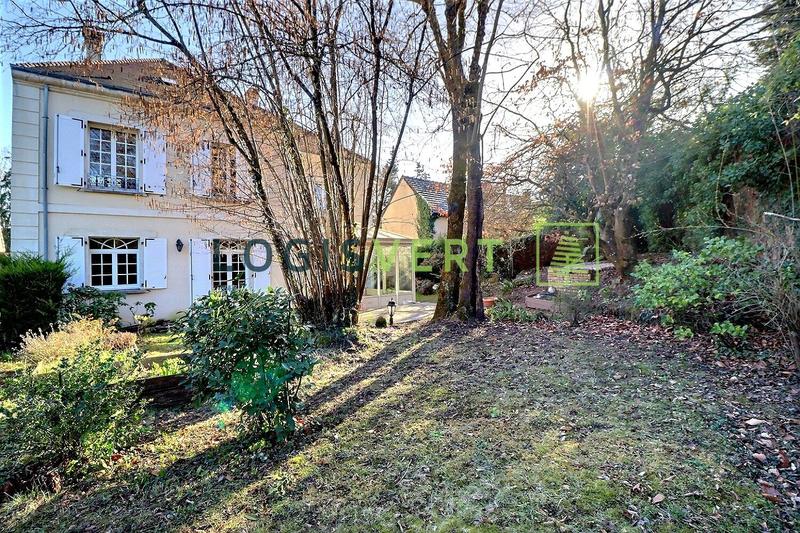 Maison - 225 m² - 9 pièces