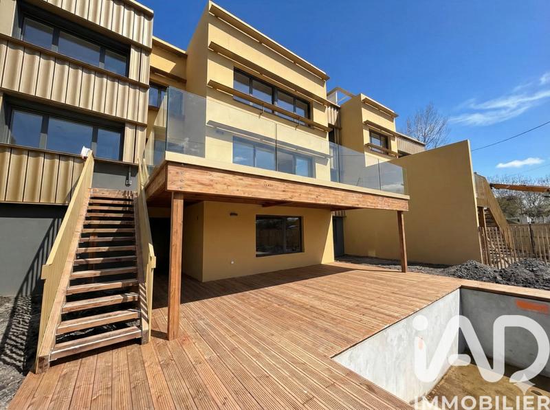 Maison - 240 m² - 5 pièces