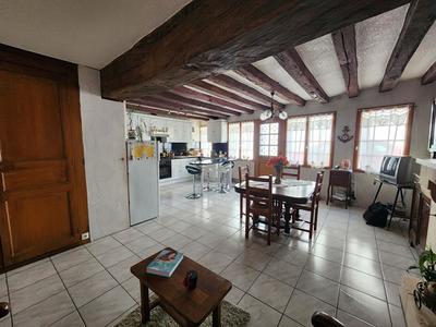 Maison - 185 m² - 9 pièces