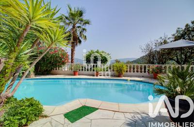 Maison - 140 m² - 5 pièces