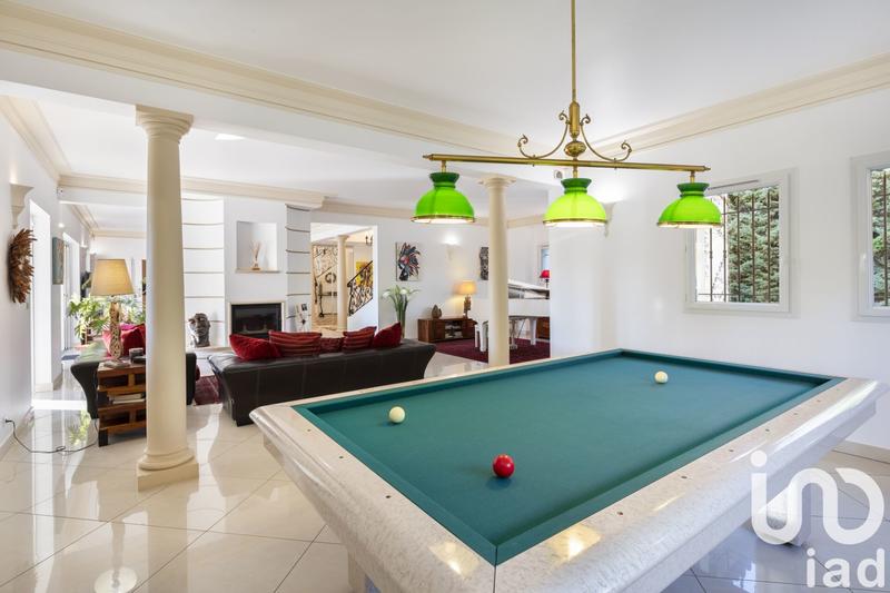 Maison - 300 m² - 8 pièces