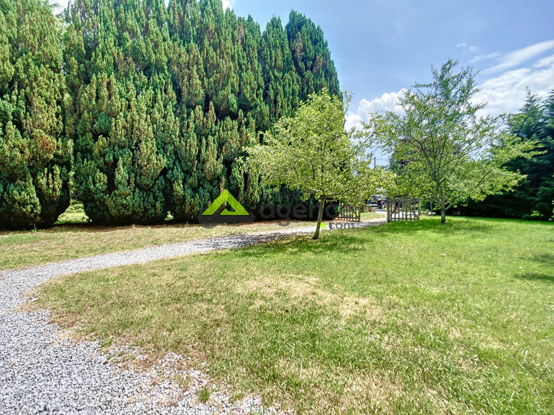 Propriété - 180 m² - 15 pièces