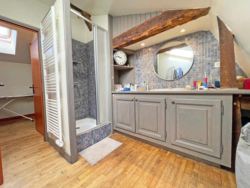 Propriété - 247 m² - 11 pièces