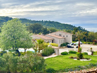 Villa - 270 m² - 10 pièces