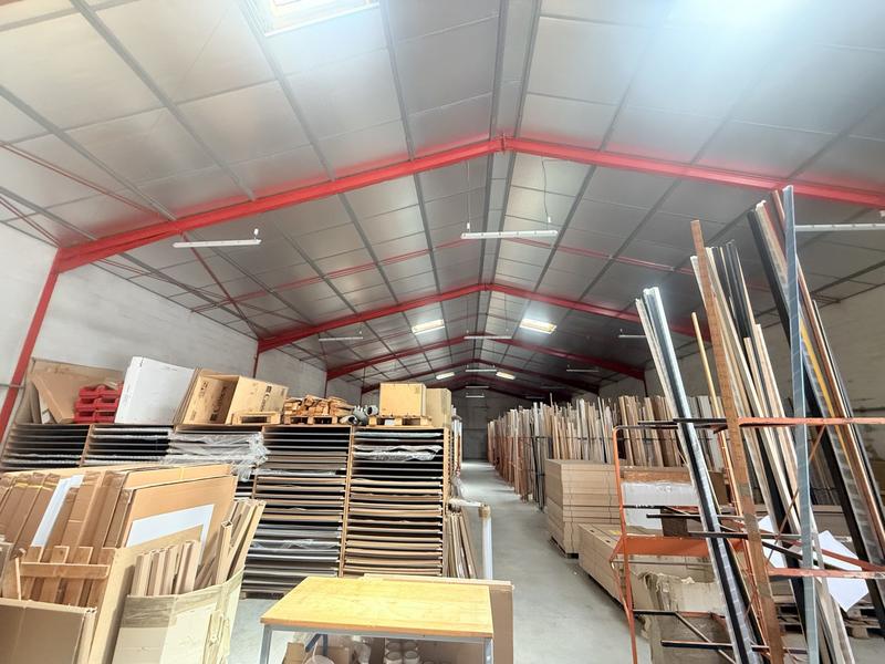 Local d'activités - 1 205 m²