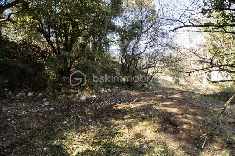 Terrain constructible - 1 881 m²