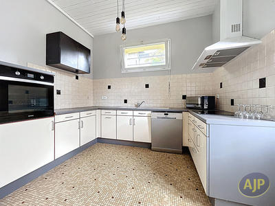 Maison - 220 m² - 10 pièces