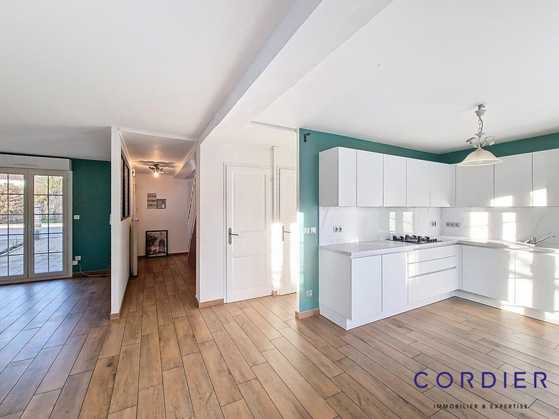 Maison - 111 m² - 7 pièces