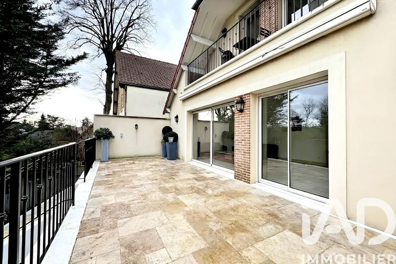 Maison - 170 m² - 9 pièces