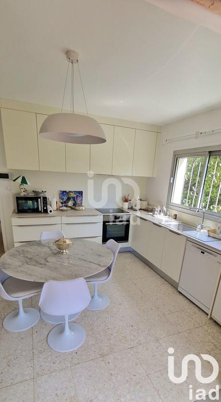 Maison - 250 m² - 11 pièces