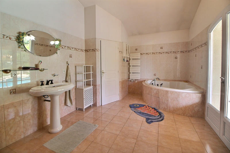 Villa - 249 m² - 11 pièces