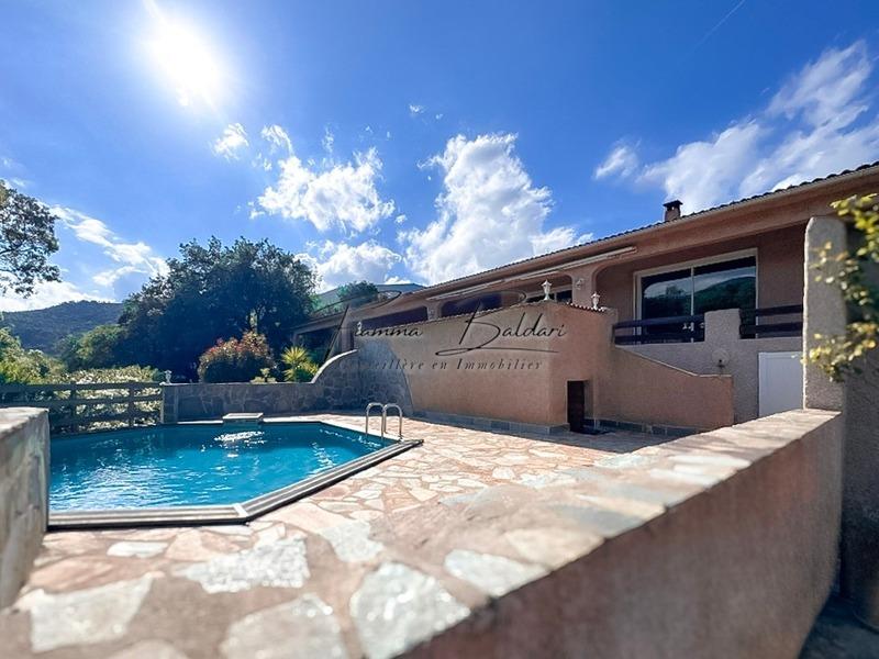 Maison - 269 m² - 7 pièces