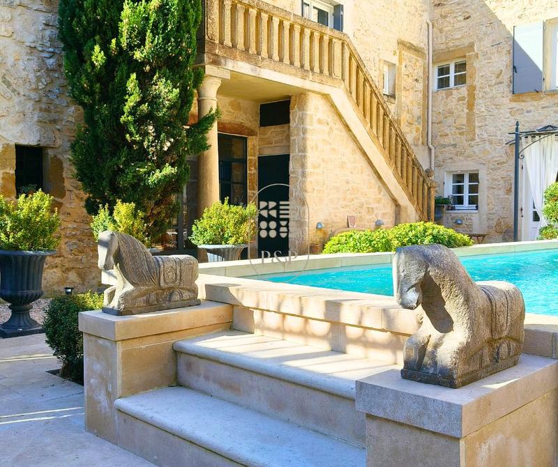 Mas - 431 m² - 10 pièces