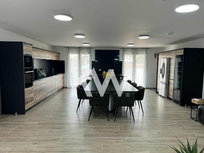 Maison contemporaine - 201 m² - 9 pièces