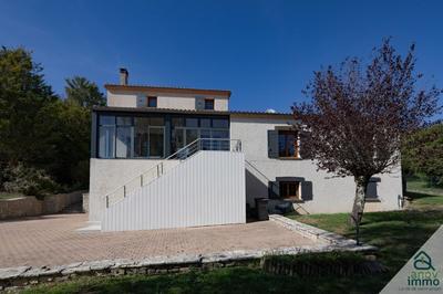 Maison - 205 m² - 6 pièces