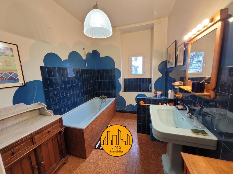 Maison - 275 m² - 11 pièces