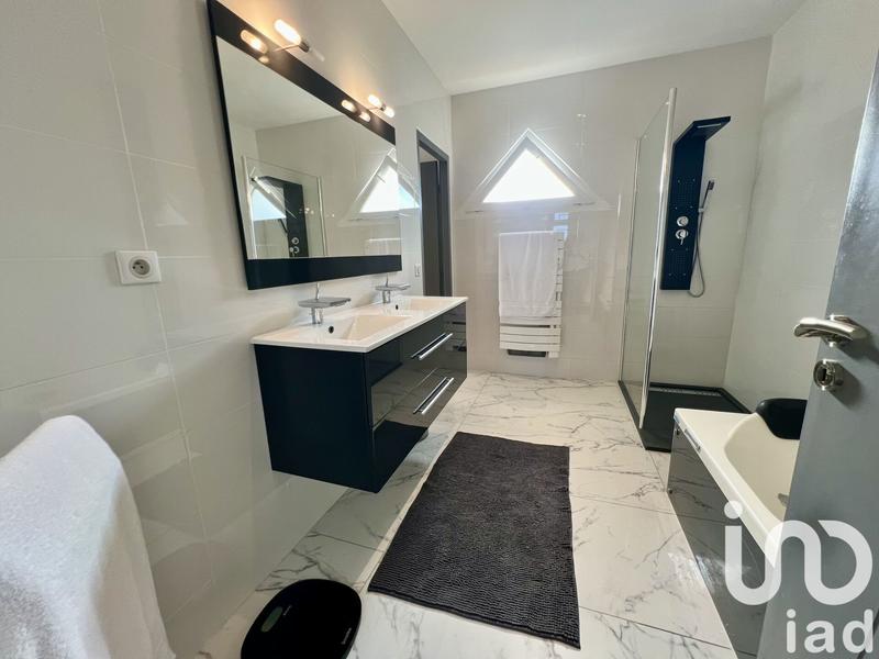 Maison - 140 m² - 5 pièces