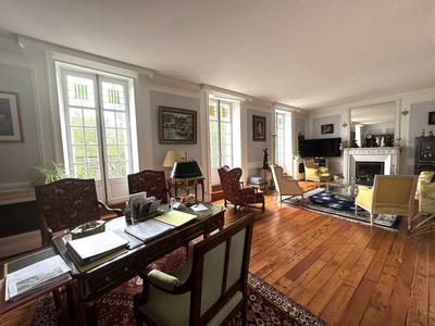 Maison ancienne - 232 m² - 8 pièces