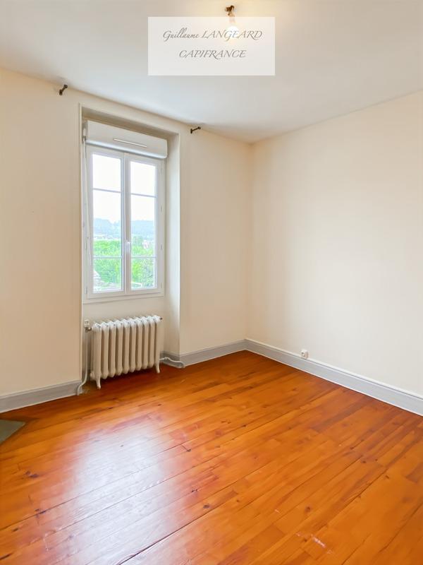 Maison - 207 m² - 9 pièces