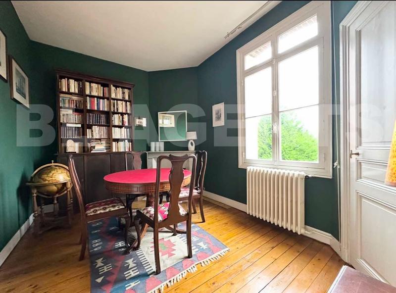 Maison - 309 m² - 12 pièces