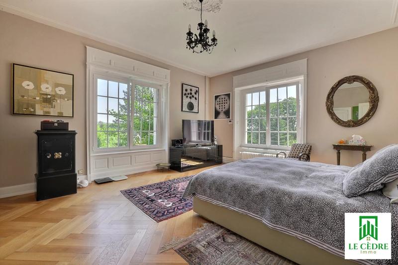 Maison - 465 m² - 15 pièces