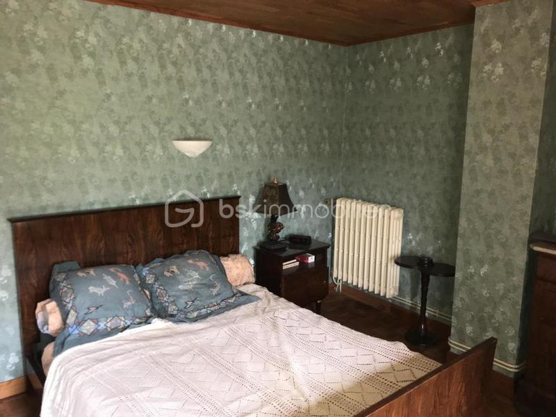 Maison traditionnelle - 380 m² - 7 pièces