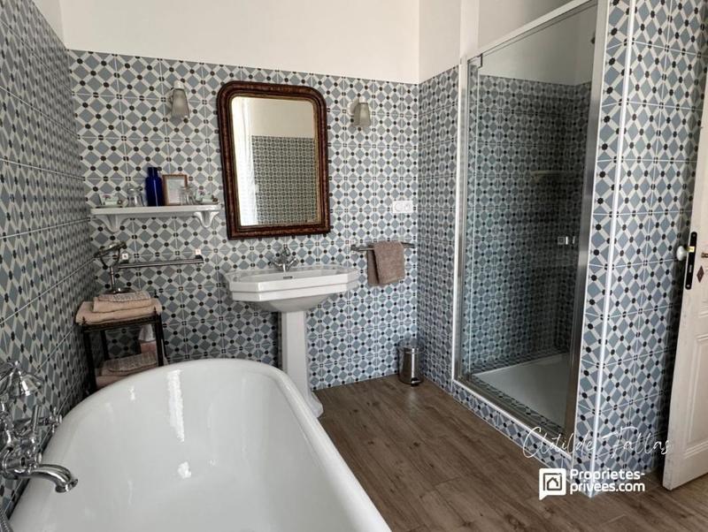 Maison - 254 m² - 10 pièces