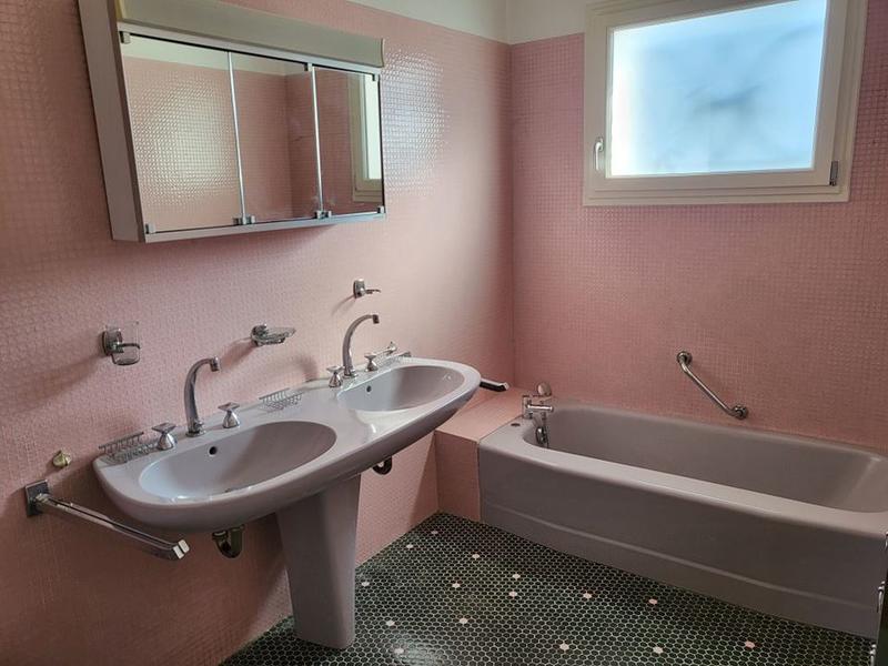 Maison traditionnelle - 255 m² - 11 pièces