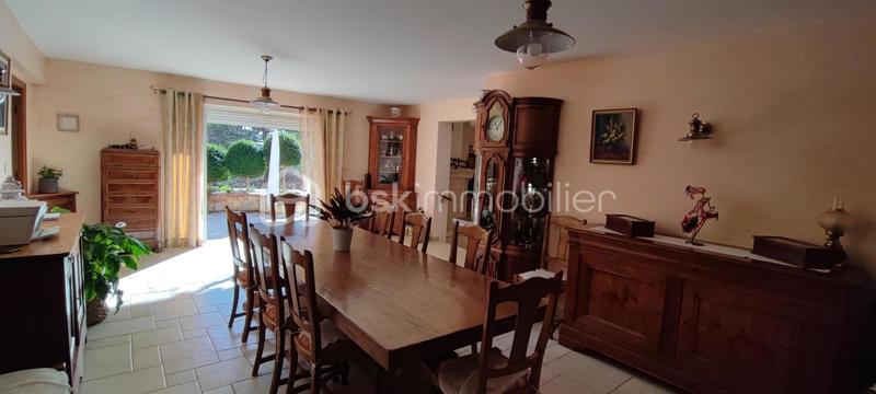 Maison traditionnelle - 250 m² - 8 pièces