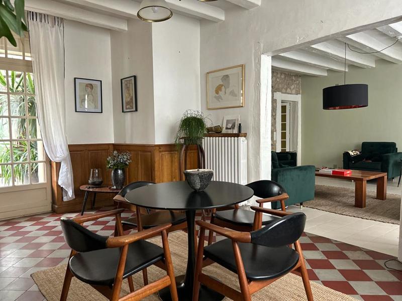 Maison - 260 m² - 10 pièces