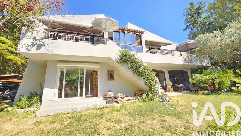 Maison - 204 m² - 6 pièces